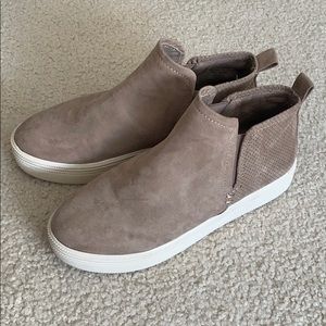 Universal Thread Sneakers